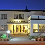 Herrenhof 3*